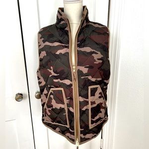 J Crew camo puffer vest women’s L